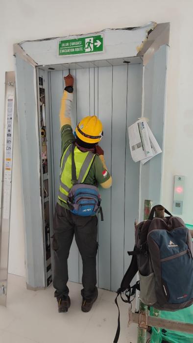 Elevator dan Eskalator 16